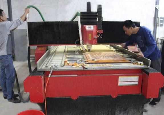 圖為模具加工場(chǎng)景圖